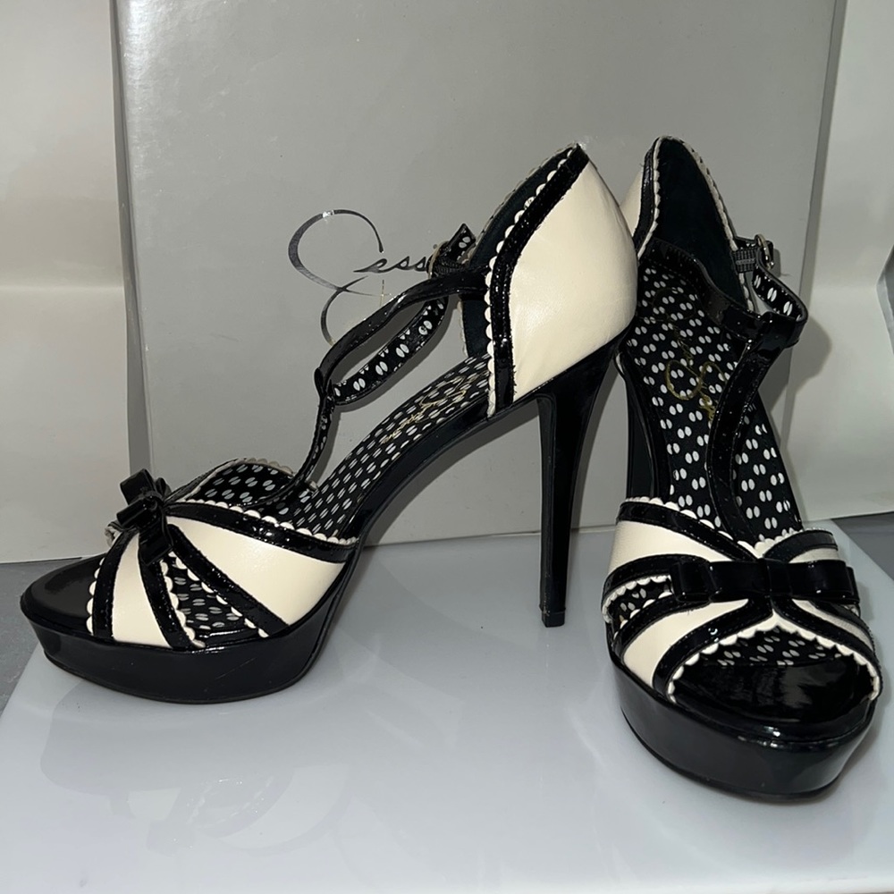 Jessica Simpson black and white classy pin up heels